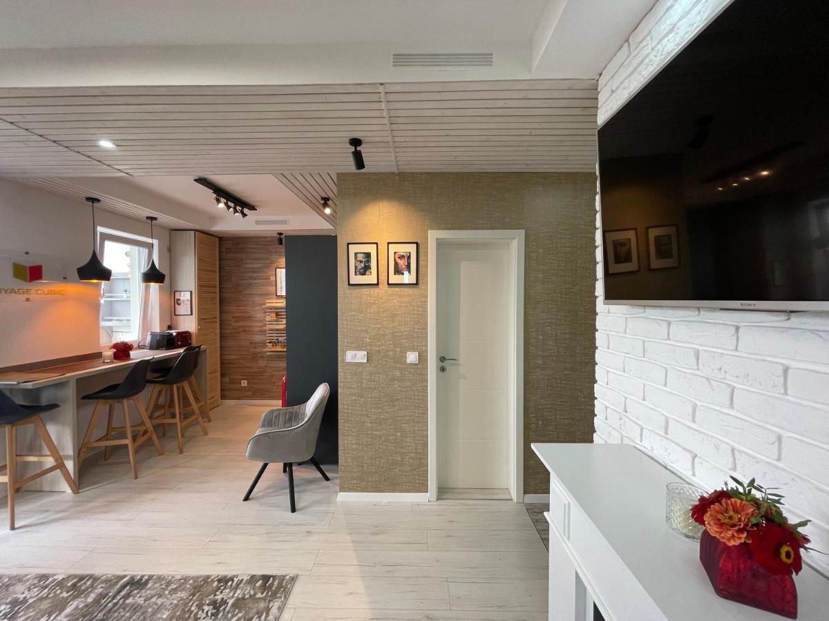 Voyage Cubic Adults Only Apartment Sibiu Bagian luar foto